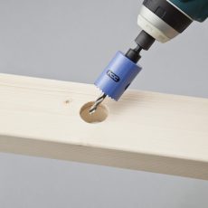 スプリングを外せば2×4材でも穴あけ可